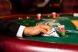 Tampilan studio dealer langsung Live Roulette dengan multi-kamera profesional